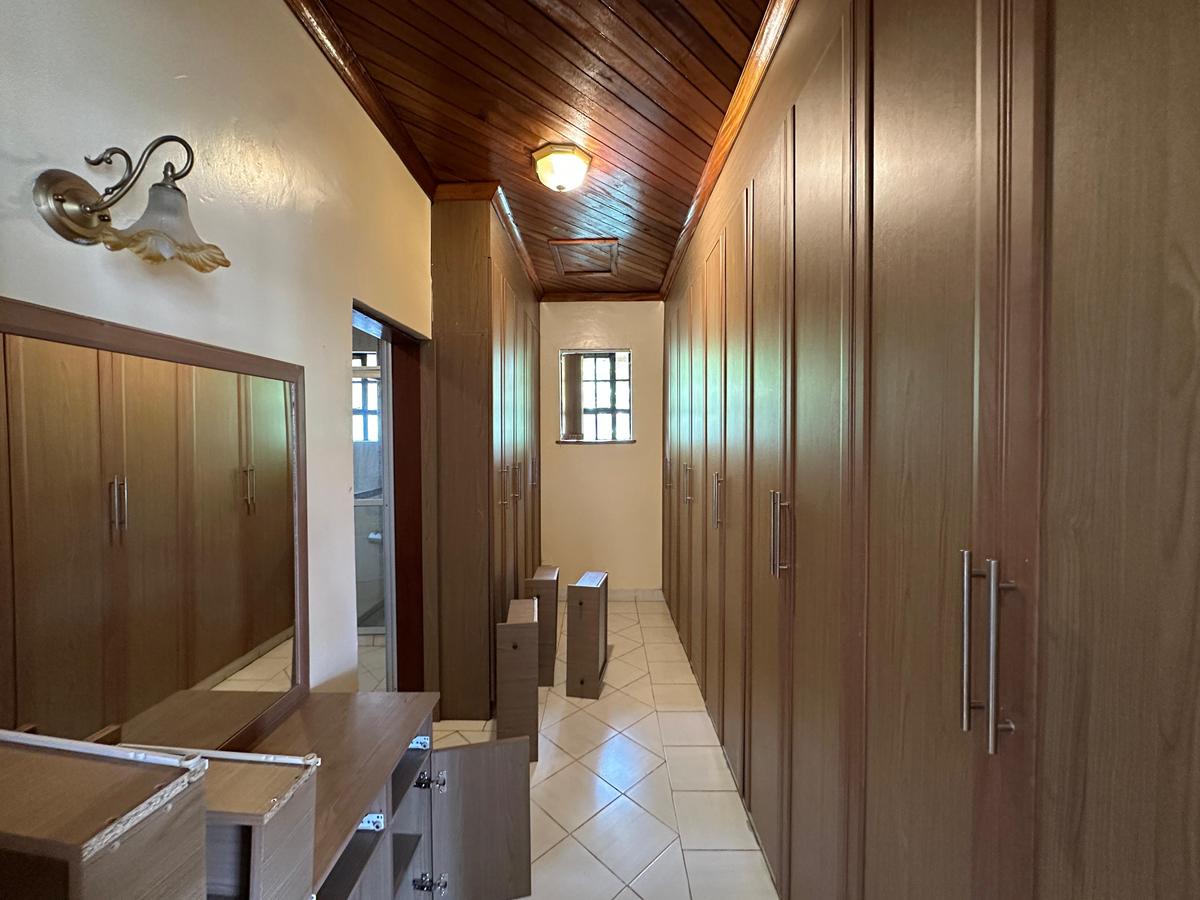 5 Bed Villa with En Suite at Lavington - 11