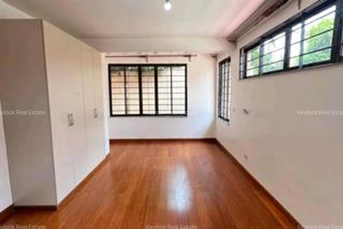 5 Bed Townhouse with En Suite at Lavington Green - 4