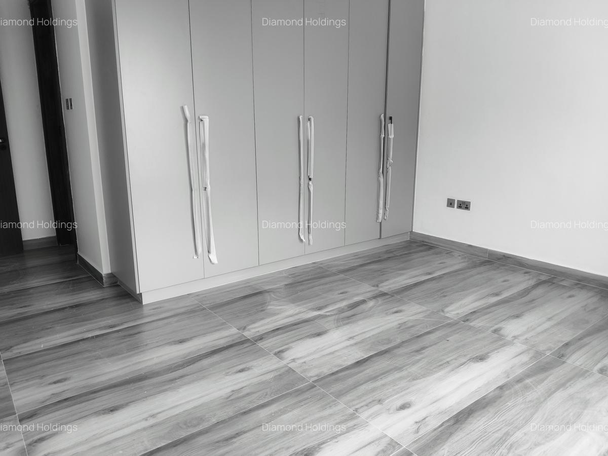 2 Bed Apartment with En Suite in Brookside - 8