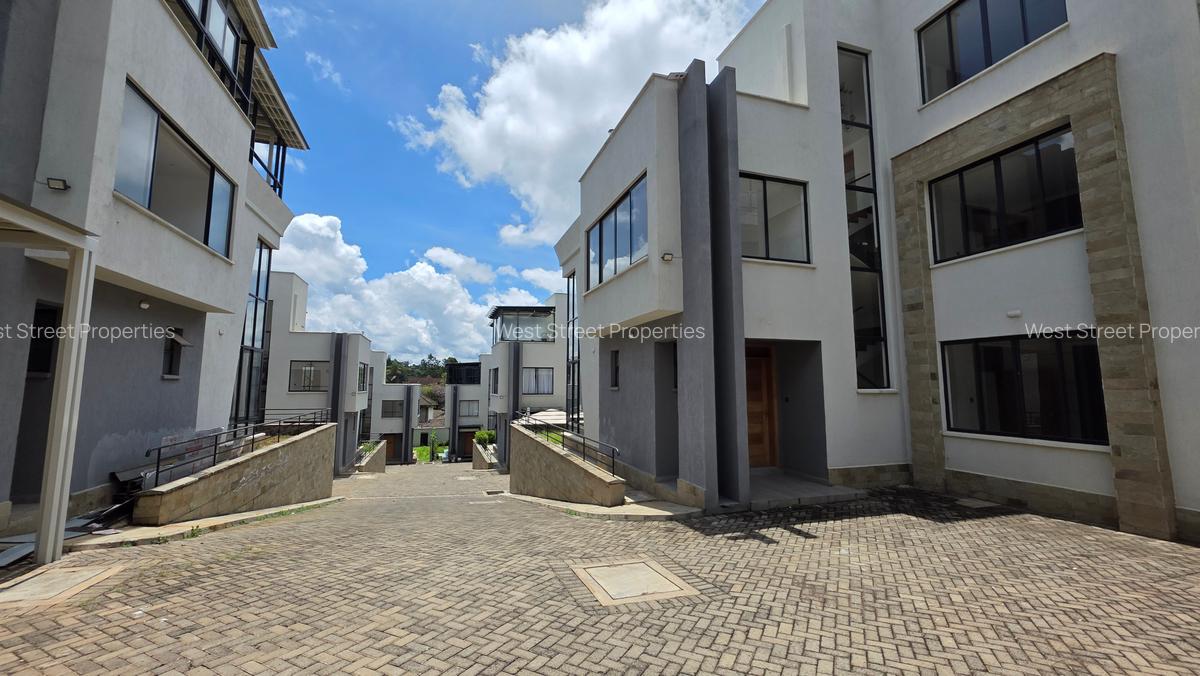 5 Bed Villa with En Suite at Lavington - 18