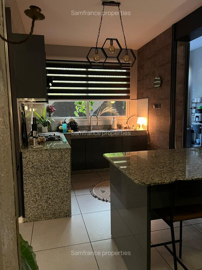 3 Bed Apartment with En Suite at Green Wood - 8