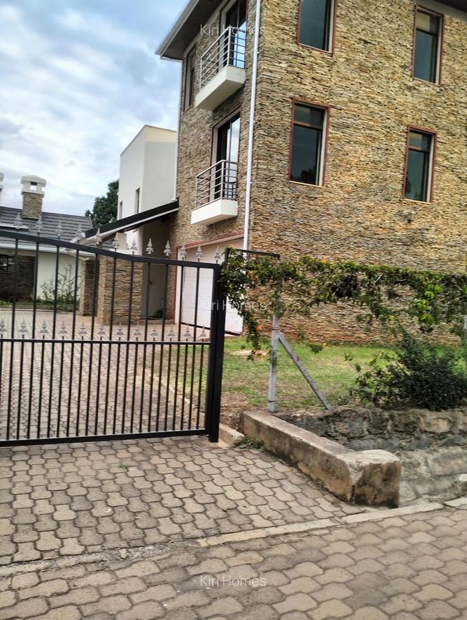 5 Bed Townhouse with En Suite in Karen Hardy - 3