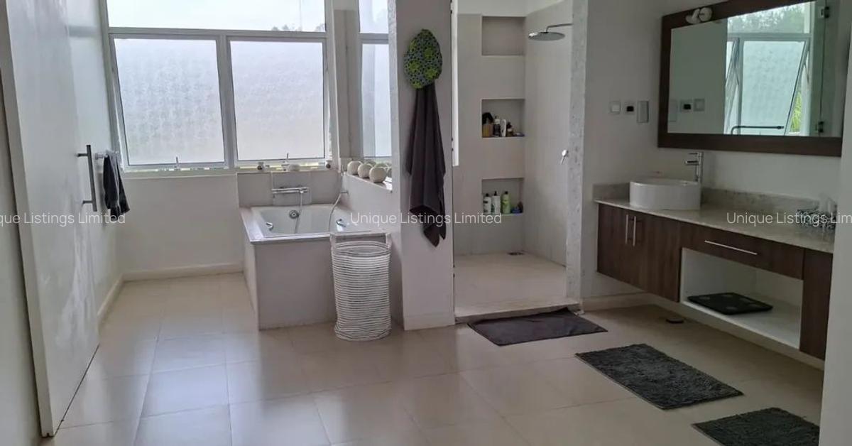 4 Bed Villa with En Suite in Spring Valley - 14