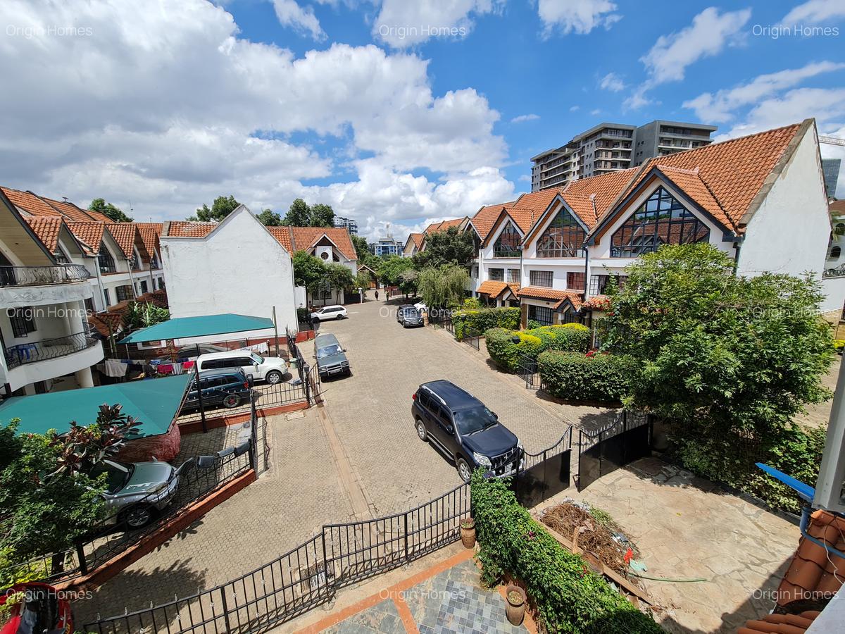 5 Bed Townhouse with En Suite at Westlands - 15