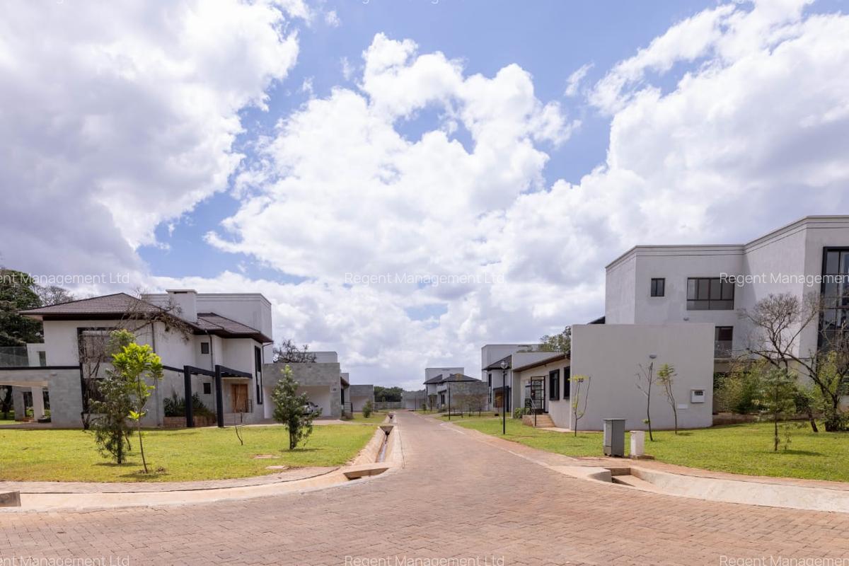 5 Bed Villa with En Suite at Oloolua - 20