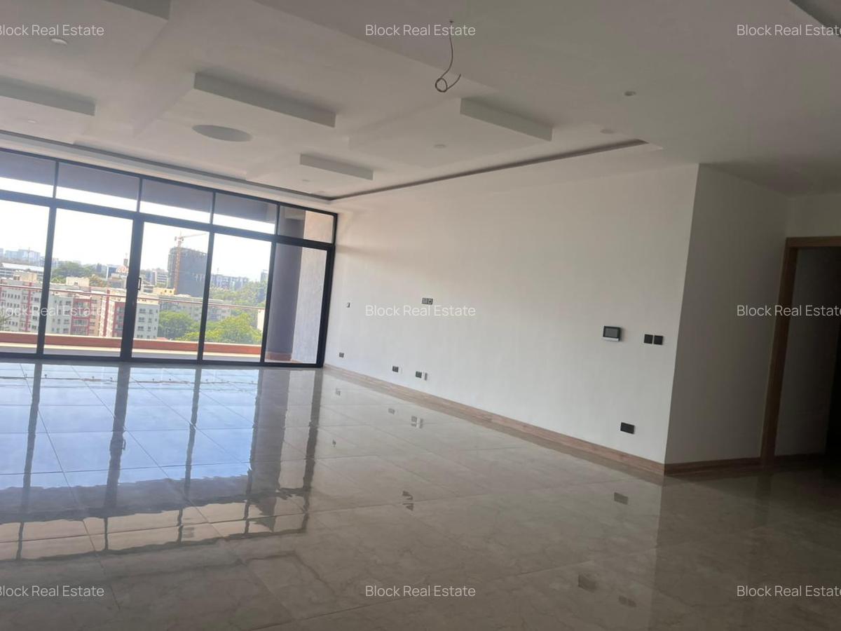 4 Bed Apartment with En Suite in Spring Valley - 10