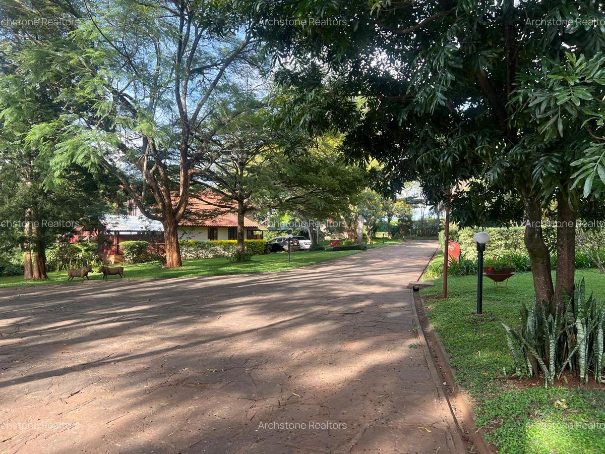 4 Bed Townhouse with Swimming Pool in Ridgeways - 17