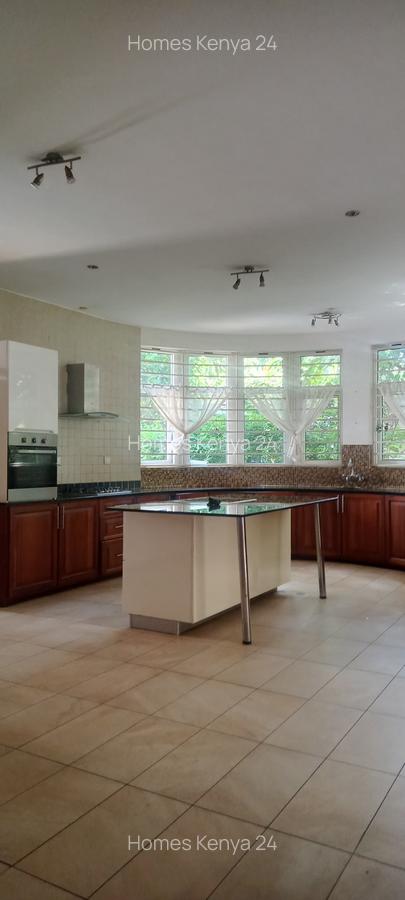 6 Bed House at Rosslyn Lone Tree - 8