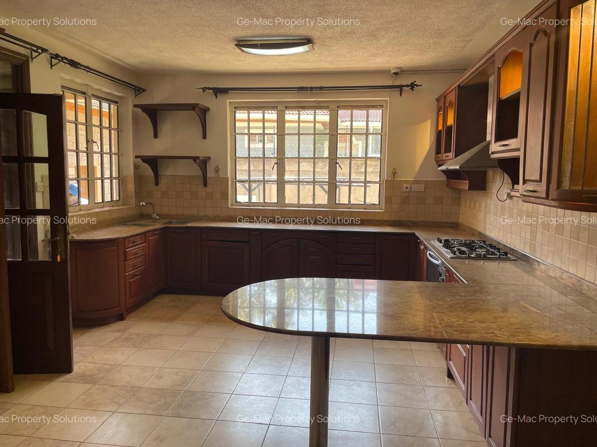 5 Bed House with En Suite in Runda - 10