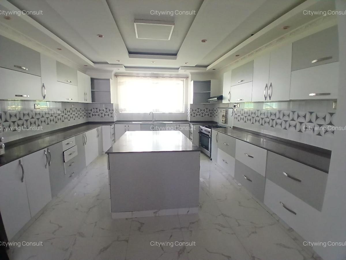 6 Bed House with En Suite at Windy Ridge - 2