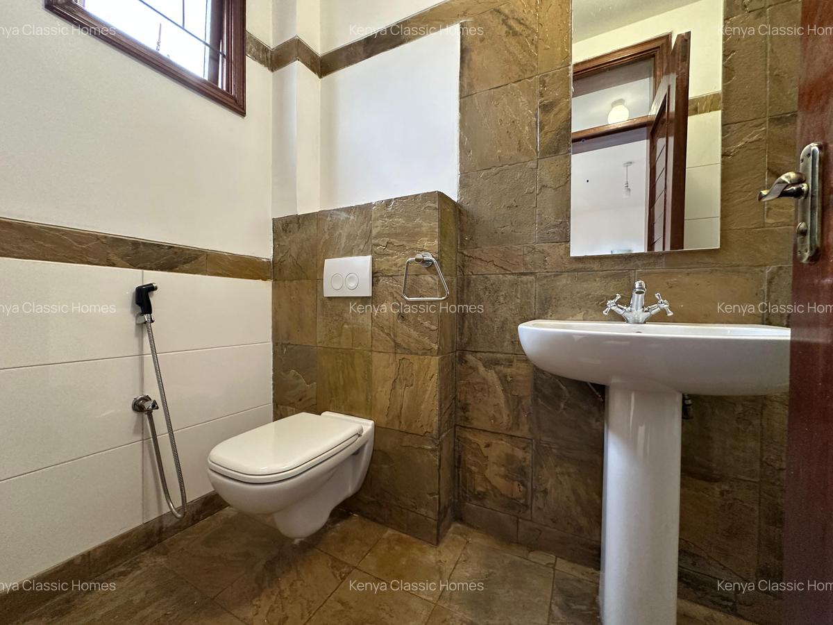 3 Bed Apartment with En Suite at Riverside - 15