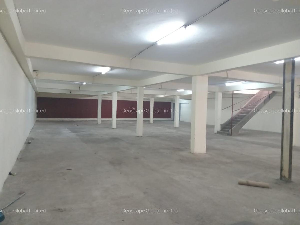 27,998 ft² Warehouse with Backup Generator in Industrial Area - 4