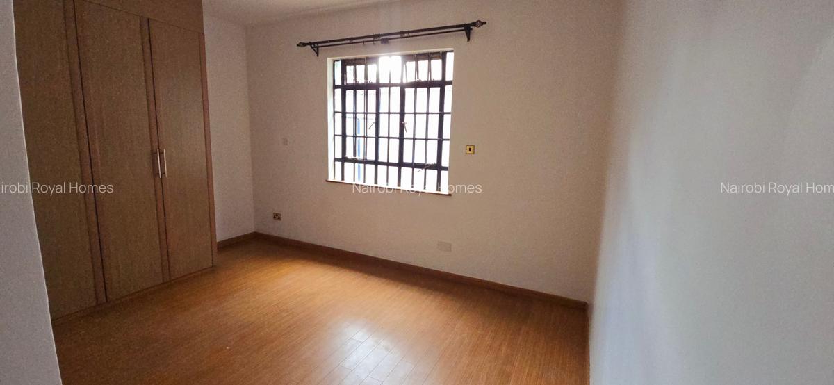 5 Bed Townhouse with En Suite at Lavington Green - 16