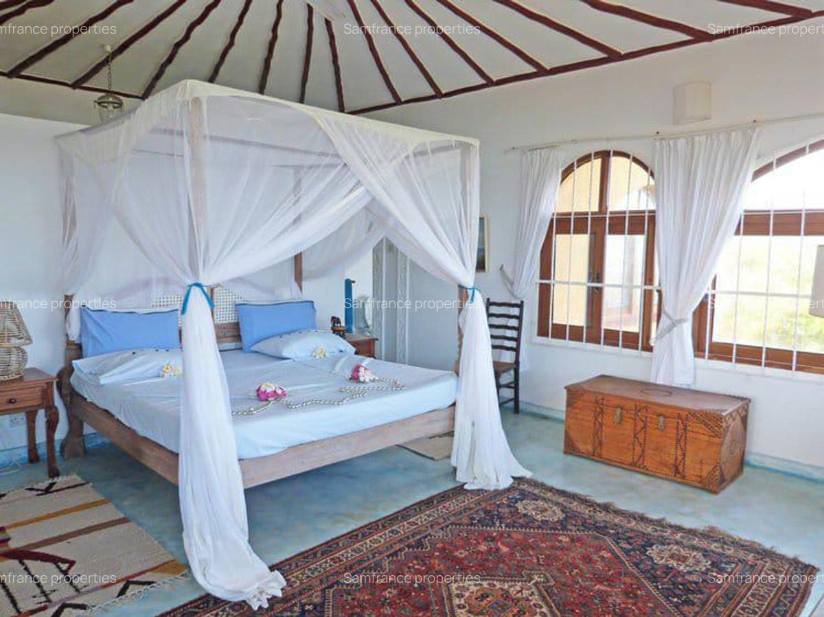 5 Bed Villa with En Suite at Paparemo - 7