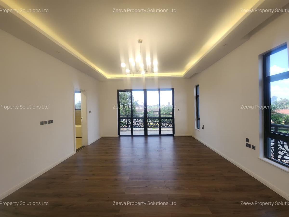 5 Bed House with En Suite in Lavington - 13