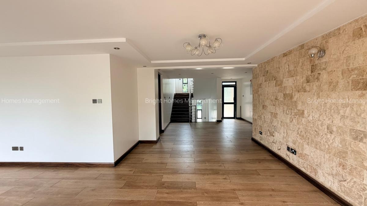 5 Bed Townhouse with En Suite in Lavington - 4