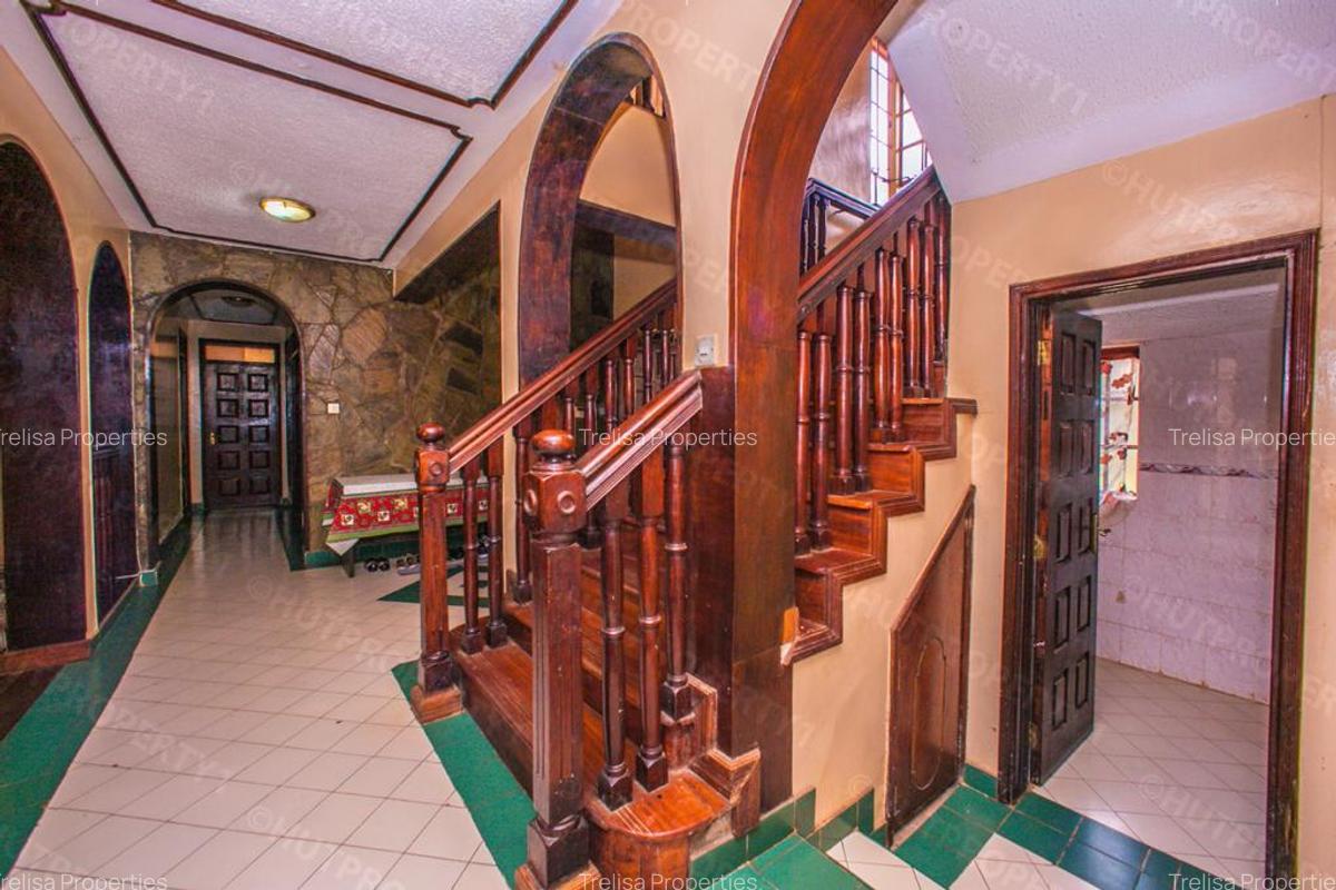 5 Bed Townhouse with En Suite at Mimosa Drive - 8