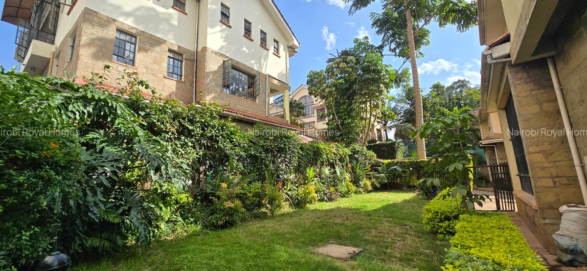 5 Bed Townhouse with En Suite at Lavington Green - 3