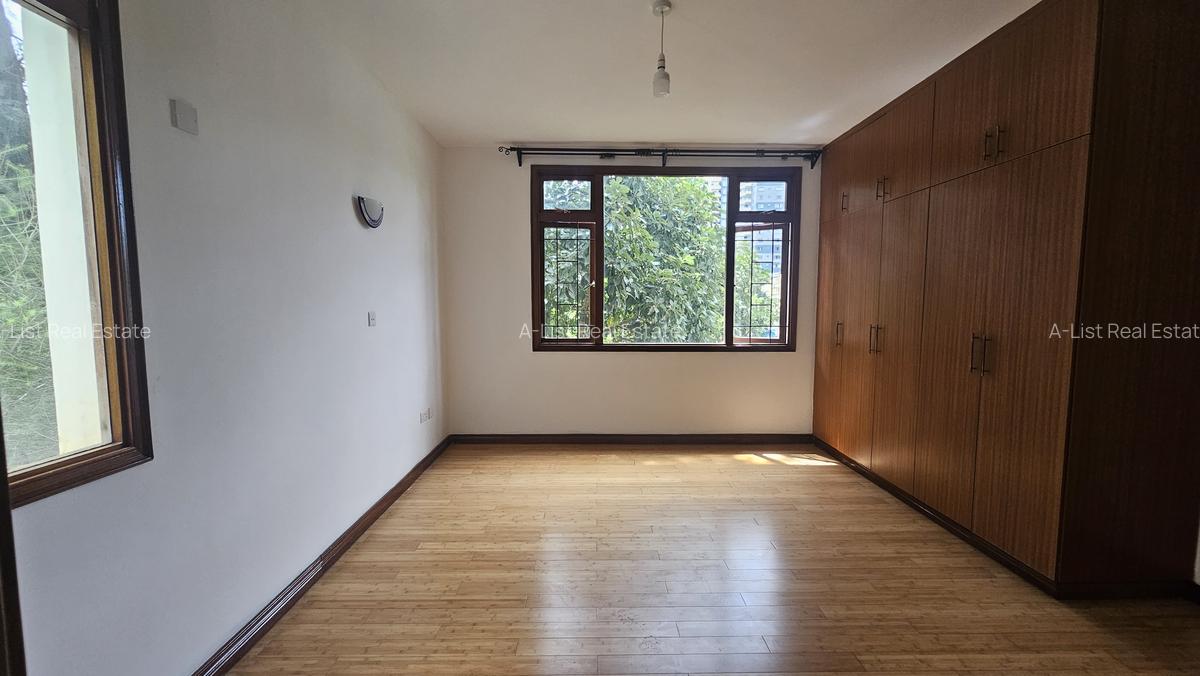 3 Bed Apartment with En Suite at Sandalwood Lane - 10