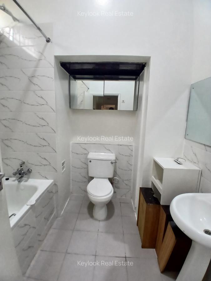 5 Bed House with En Suite at Lavington - 13