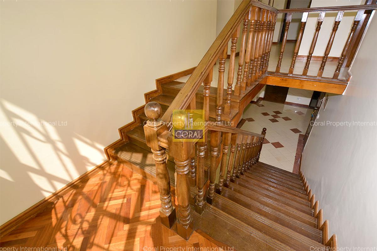 5 Bed Villa with En Suite in Riverside - 10