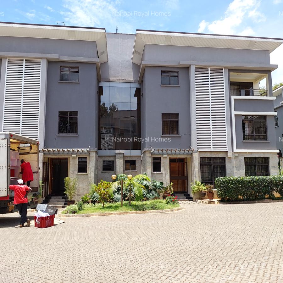 5 Bed Townhouse with En Suite at Off Convent Drive - 6