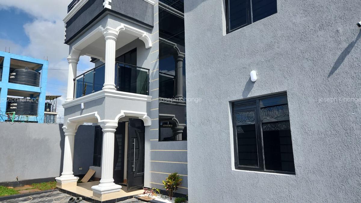 5 Bed Townhouse with En Suite at Matangi - 16