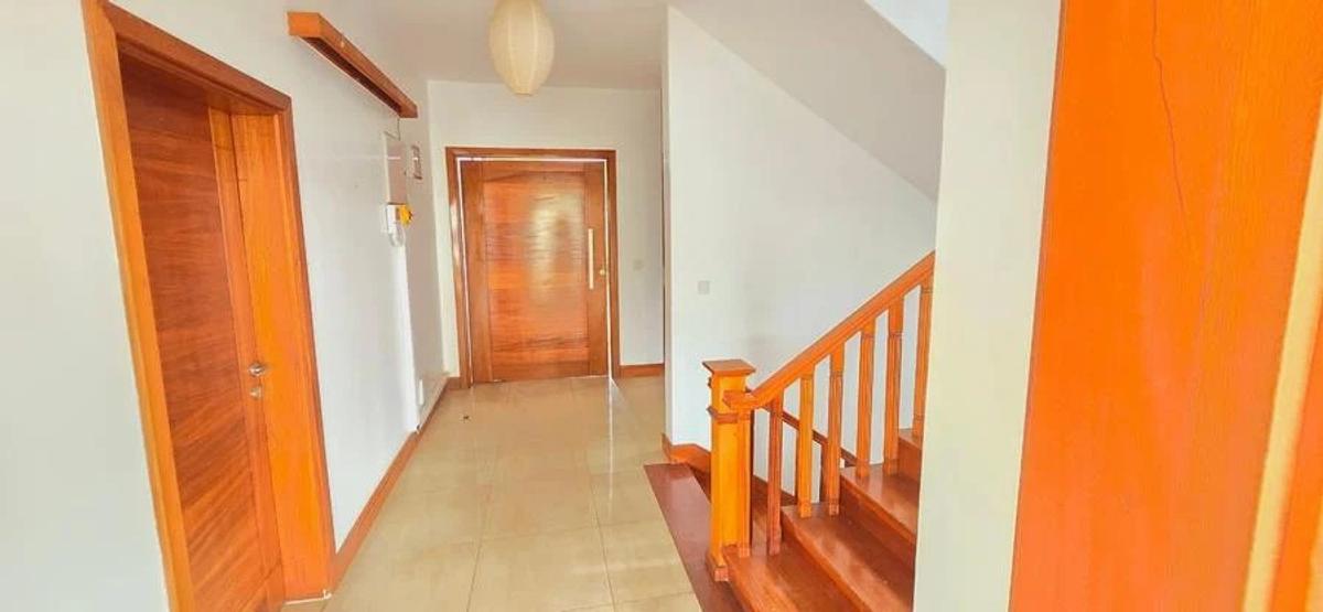 5 Bed Townhouse with En Suite in Lavington - 10