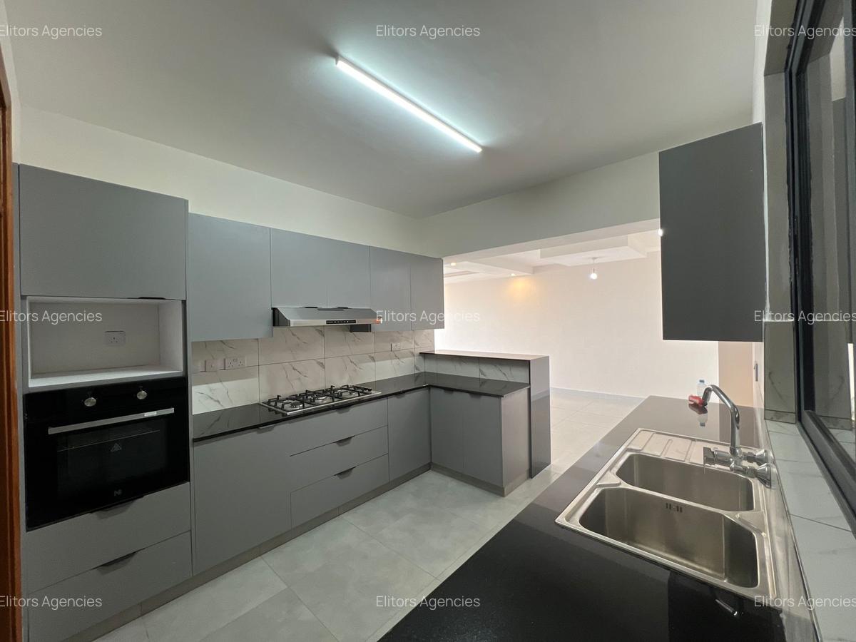 3 Bed Apartment with En Suite at Parklands Road - 4