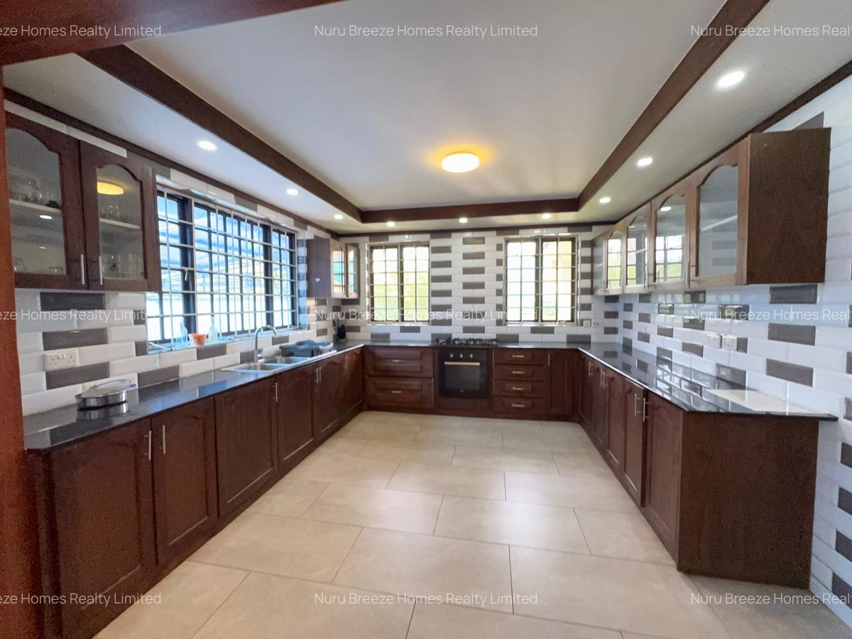 5 Bed House with En Suite in Runda - 3