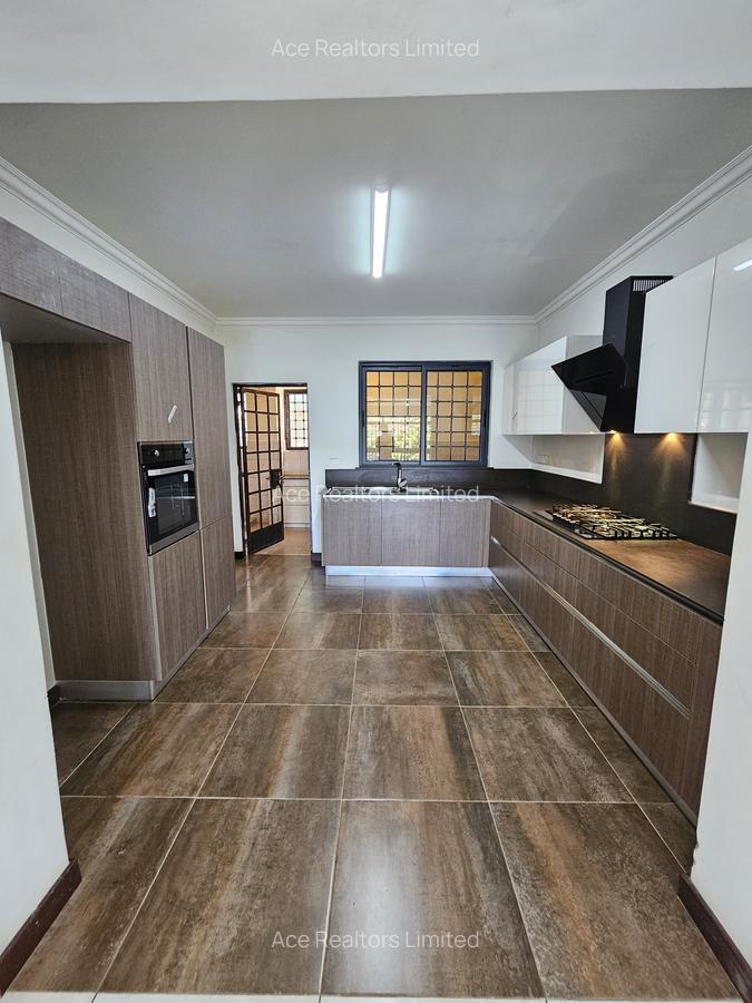 3 Bed Apartment with En Suite at City Park - 4