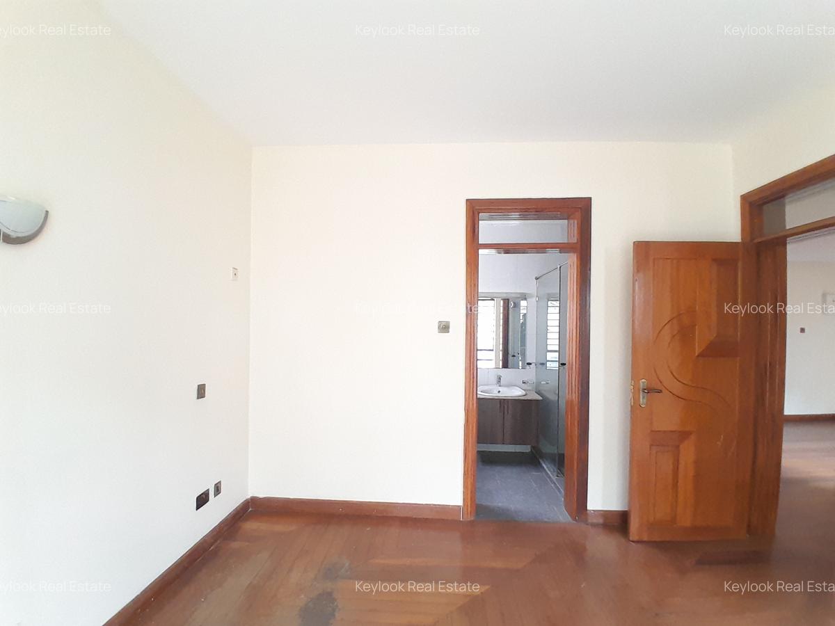 5 Bed Townhouse with En Suite at Lavington - 11