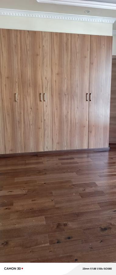 5 Bed Townhouse with En Suite in Lavington - 10