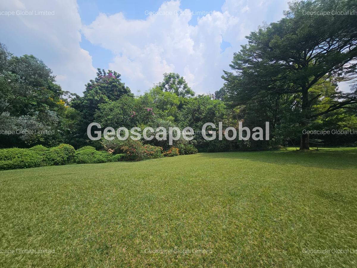 5 Bed House with En Suite in Ridgeways - 4