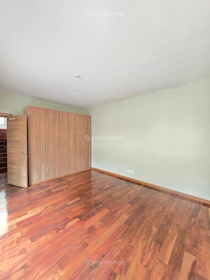 5 Bed Townhouse with En Suite at Lavington Green - 13