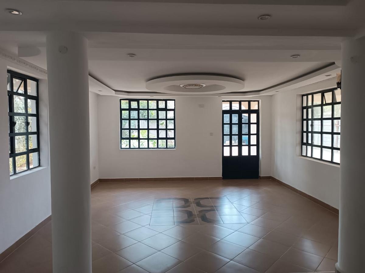 5 Bed Townhouse with En Suite at Acacia - 11