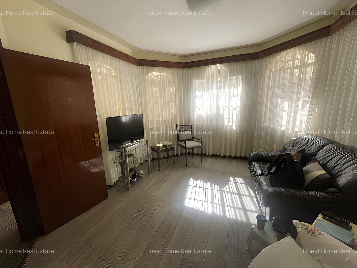 5 Bed Townhouse with En Suite in Riverside - 6