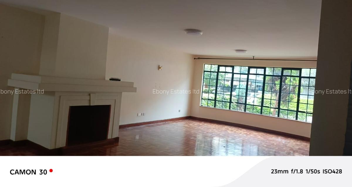5 Bed Villa with En Suite in Lavington - 6