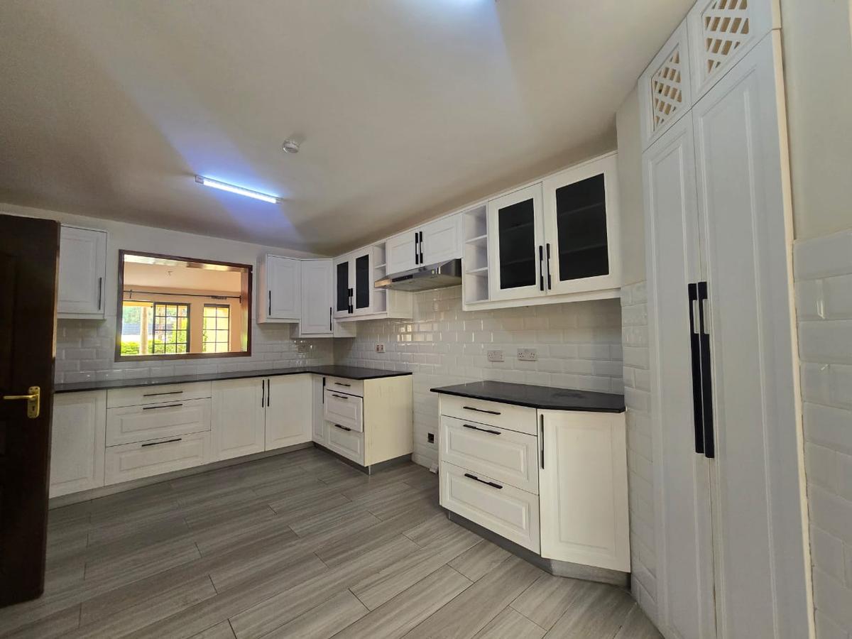 5 Bed Townhouse with En Suite in Lavington - 14