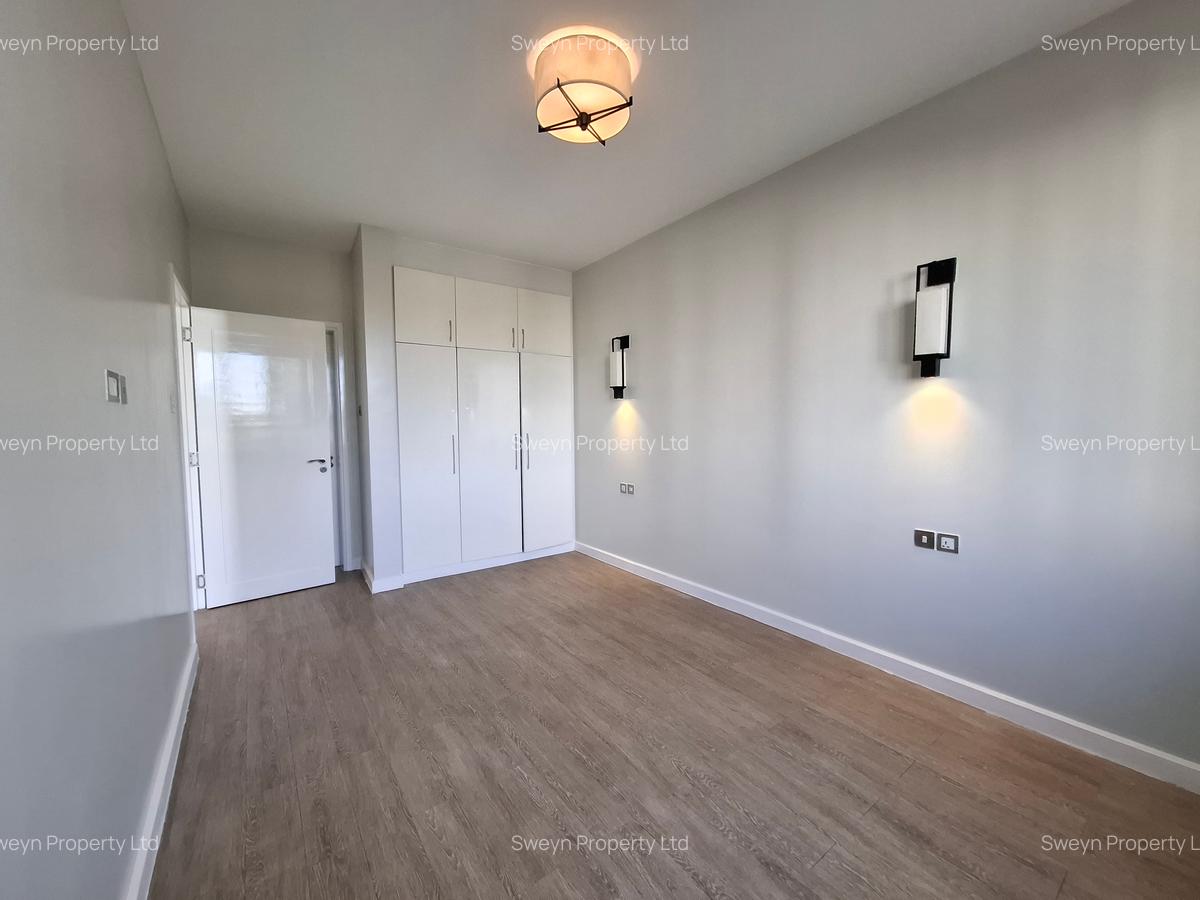 1 Bed Apartment with En Suite in Riverside - 2