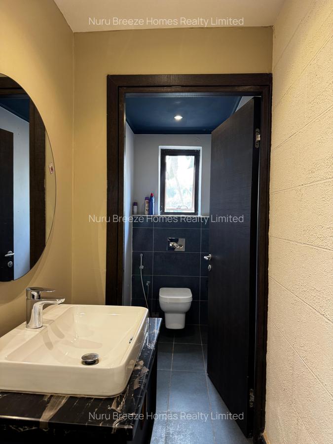 5 Bed House with En Suite in Runda - 4