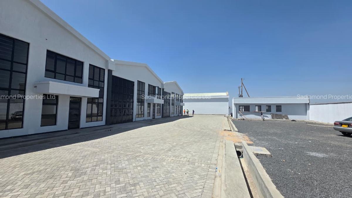 4,100 ft² Warehouse with Parking in Eastern ByPass - 3