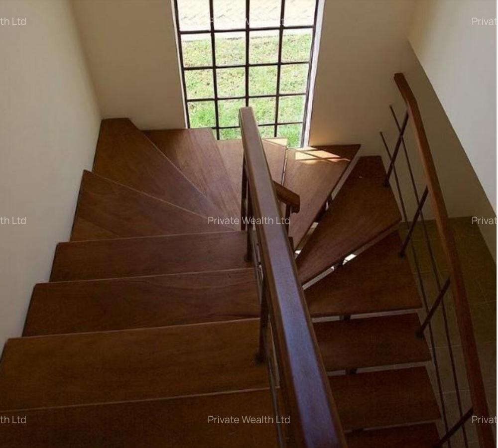 4 Bed Villa with En Suite at Redhill Road - 3