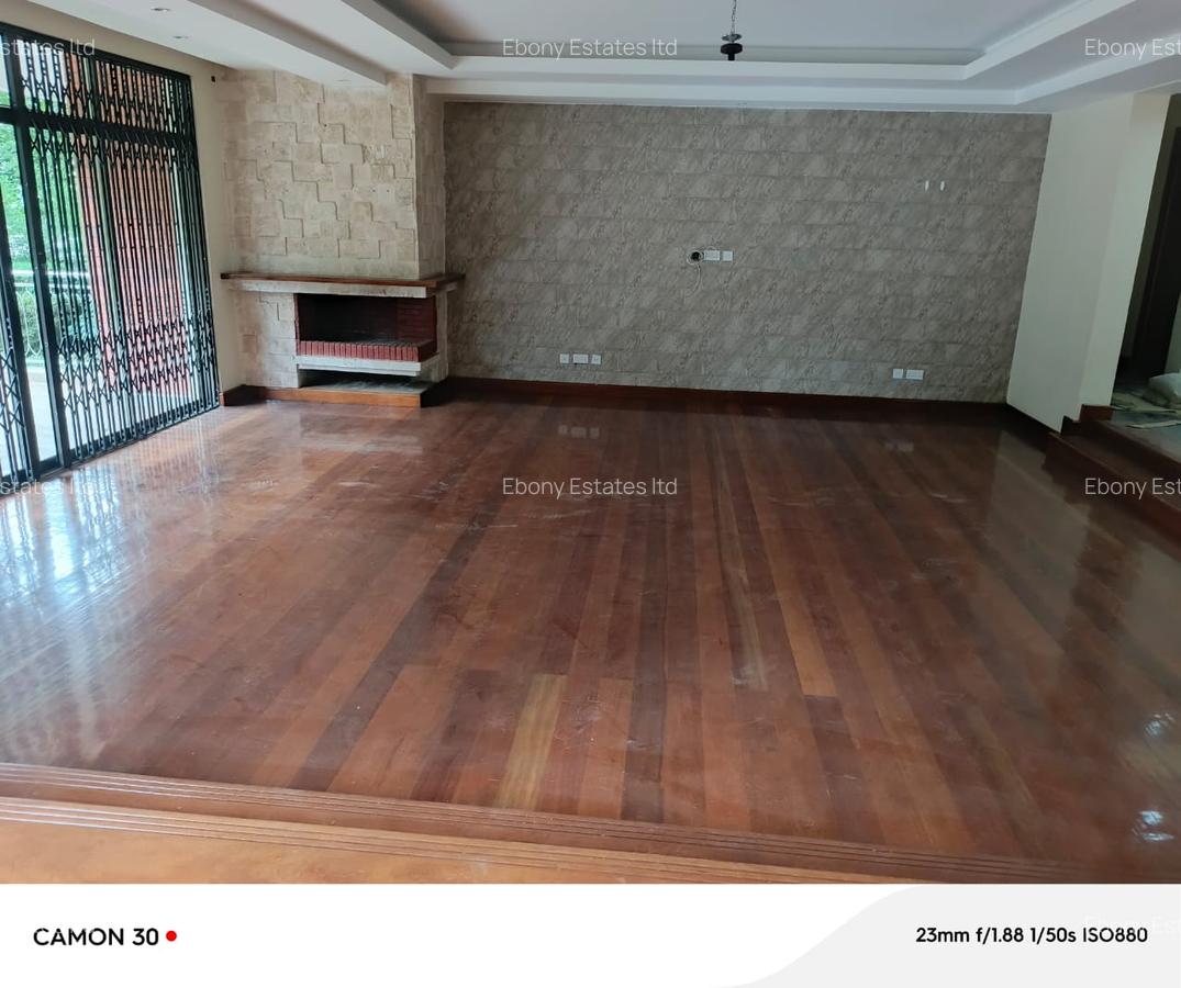 5 Bed Townhouse with En Suite in Lavington - 2