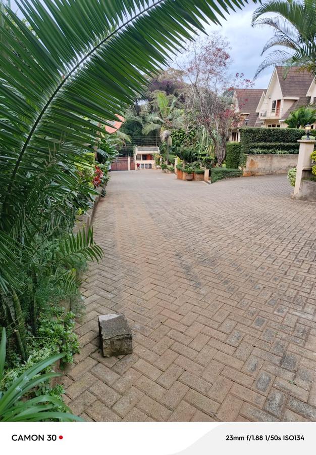 5 Bed Townhouse with En Suite at Lavington - 9