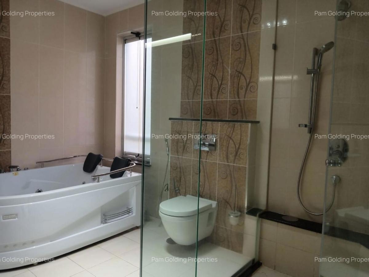 3 Bed Apartment with En Suite in Riverside - 13