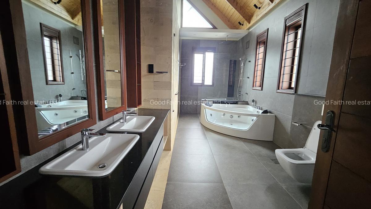 5 Bed House with En Suite in Runda - 17