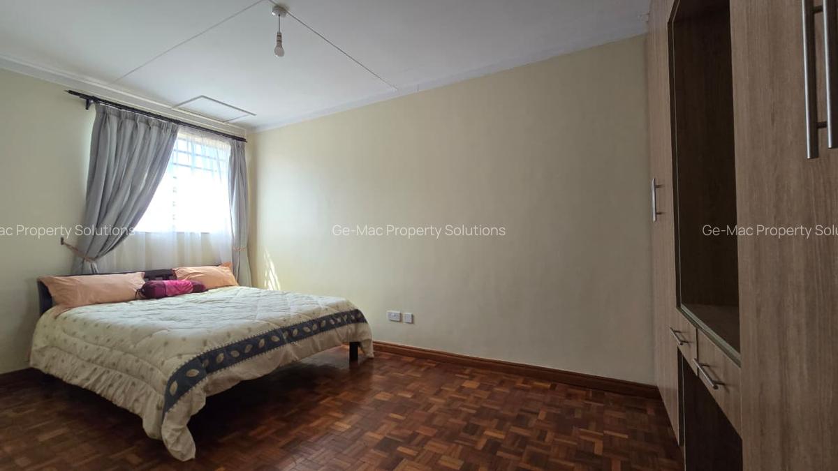 5 Bed House with En Suite in Lavington - 9