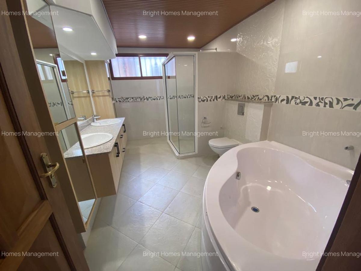 5 Bed Townhouse with En Suite in Spring Valley - 12