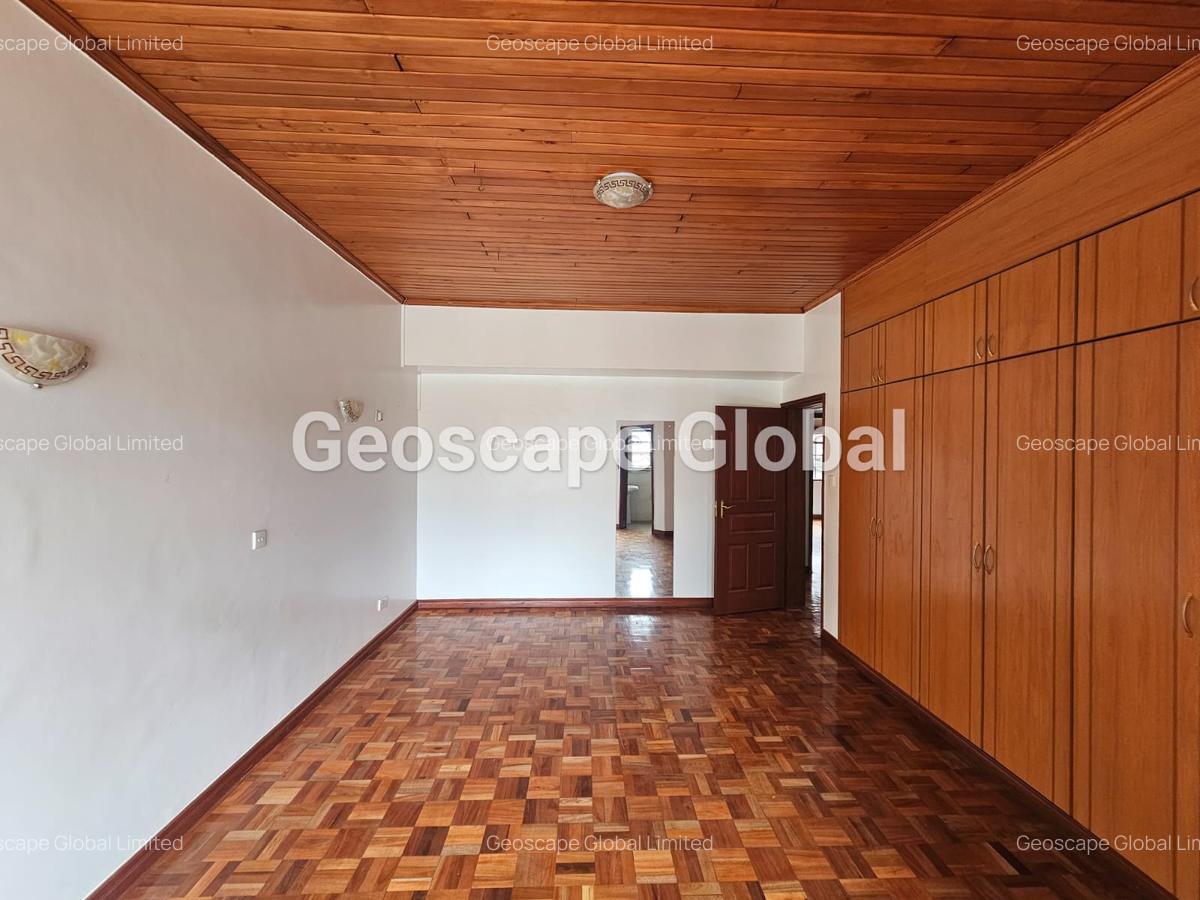 5 Bed House with En Suite in Lavington - 6